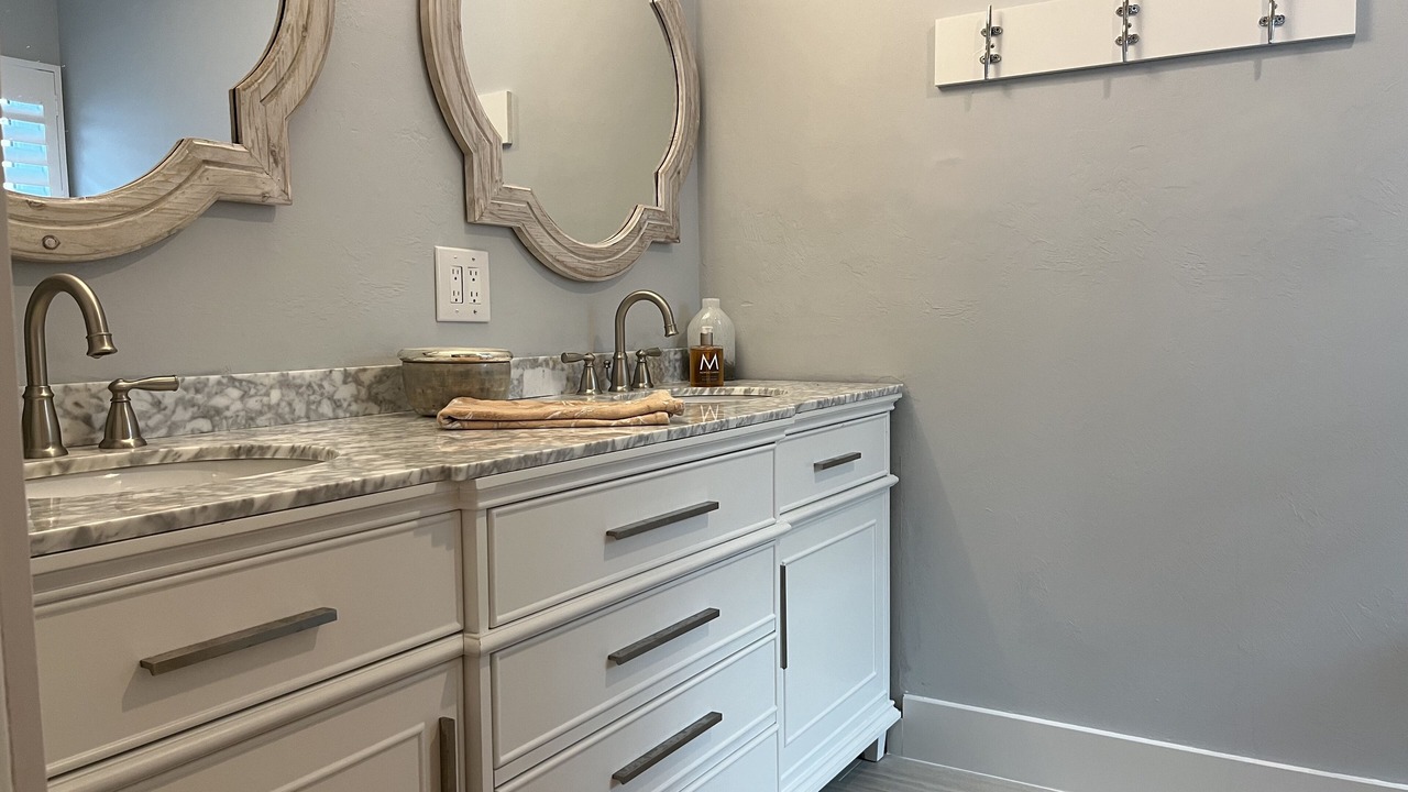 Photo of Bathroom in Mid Island