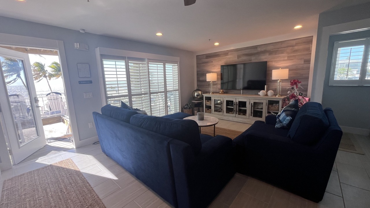 Photo of Livingroom in Mid Island