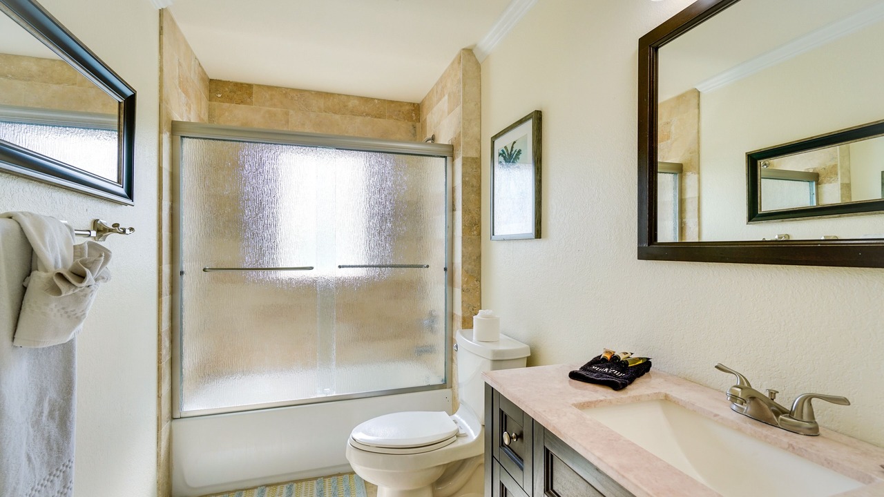 Photo of Bathroom in Jacarandas