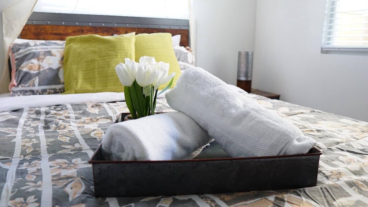 Photo of Bedroom in Carver City - Lincoln Gardens