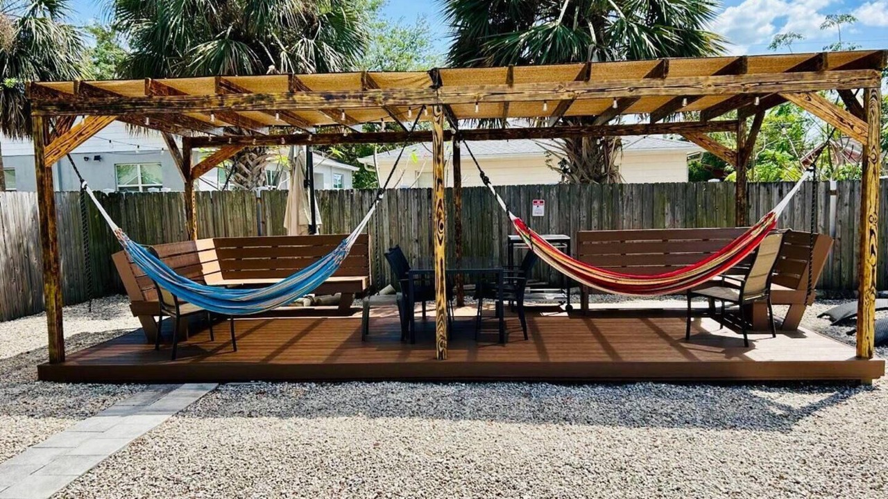 Photo of Patio Balcony in Carver City - Lincoln Gardens