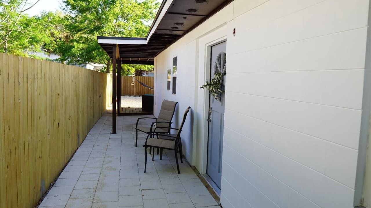 Photo of Patio Balcony in Carver City - Lincoln Gardens