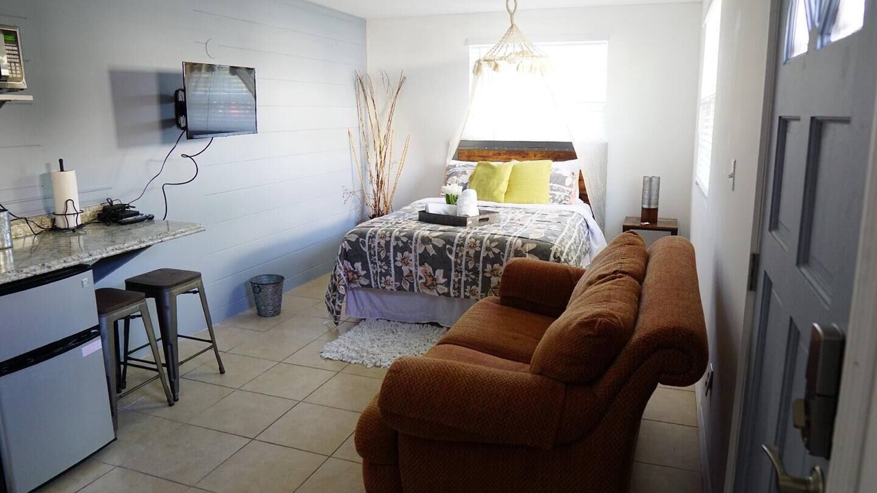 Photo of Bedroom in Carver City - Lincoln Gardens