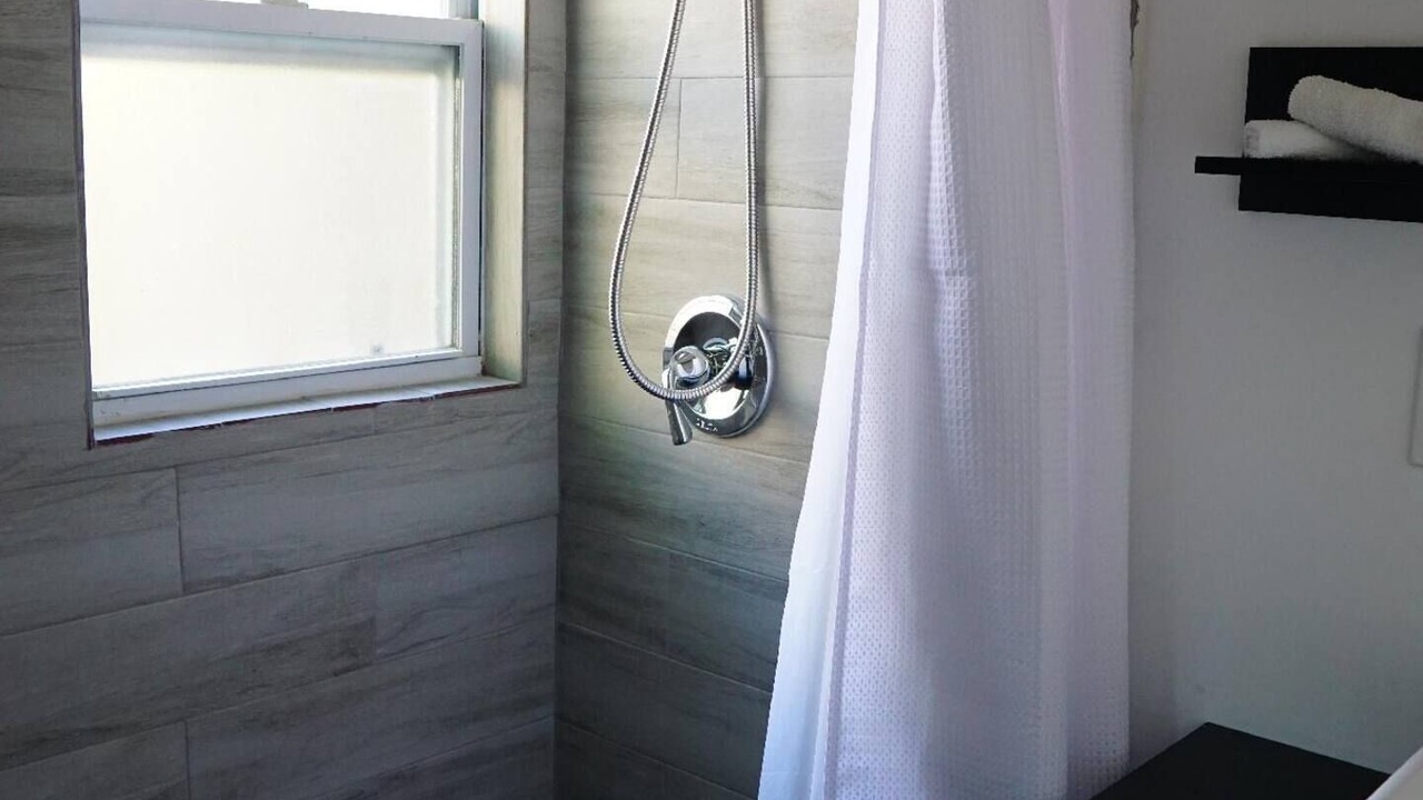 Photo of Bathroom in Carver City - Lincoln Gardens