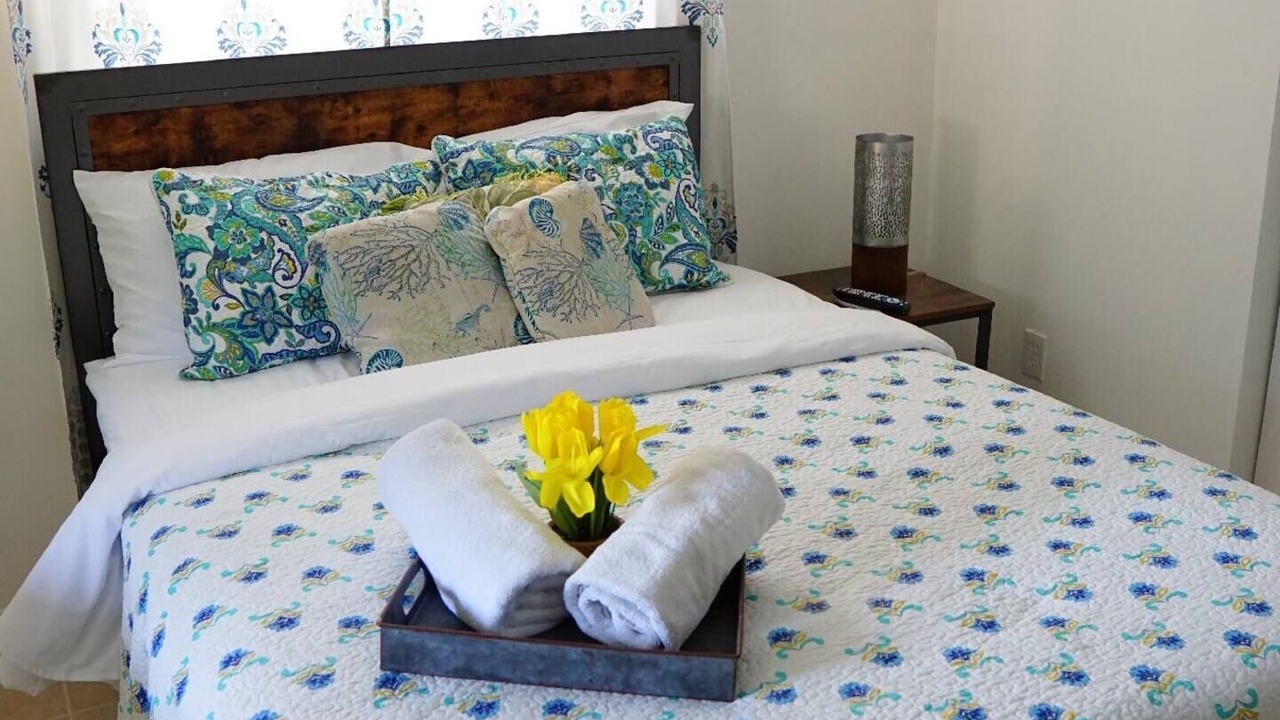 Photo of Bedroom in Carver City - Lincoln Gardens