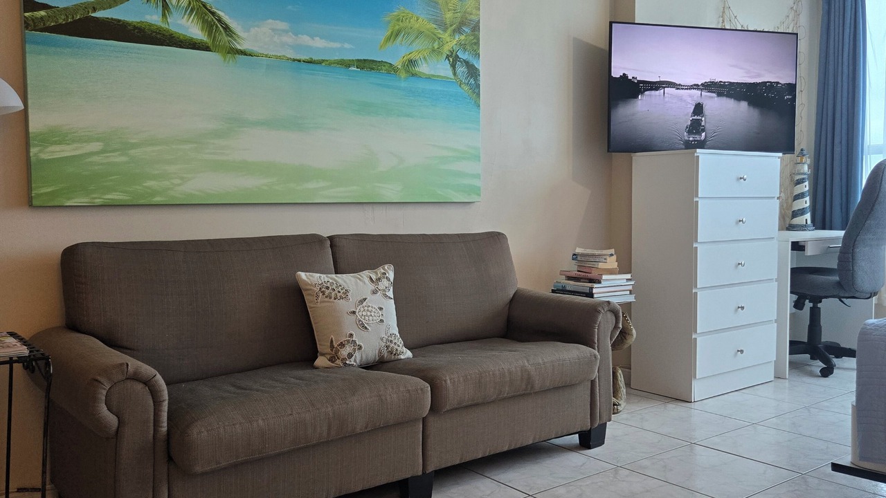 Photo of Livingroom in Mid Beach