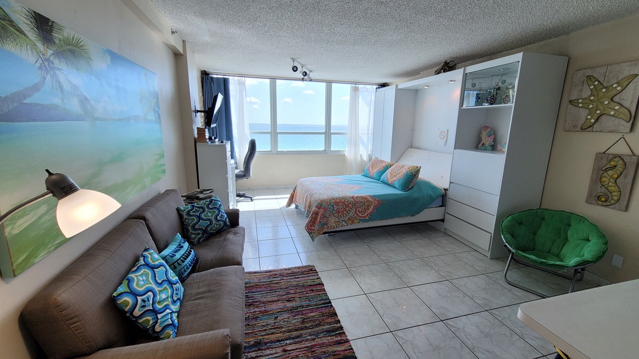 Photo of Bedroom in Mid Beach