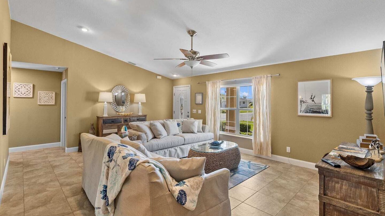 Photo of Livingroom in Englewood East
