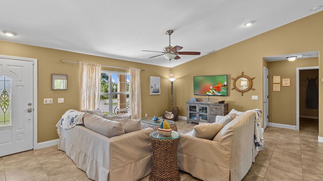 Photo of Livingroom in Englewood East