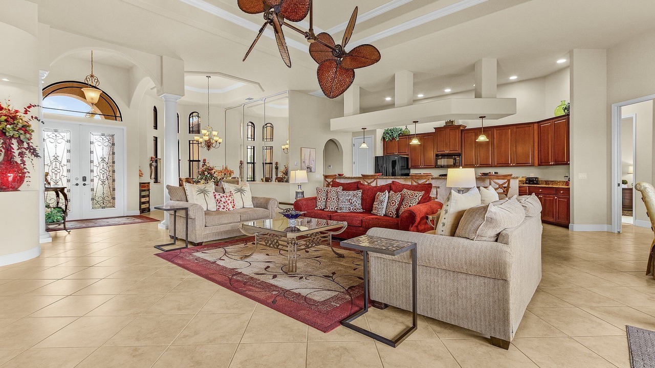 Photo of Livingroom in Yacht Club