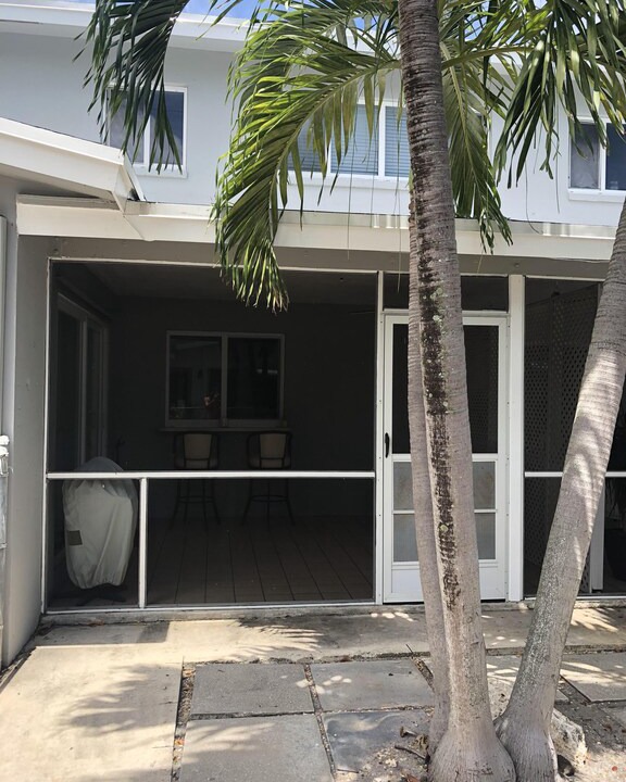 Photo of Buildings in Coral Ridge Isles