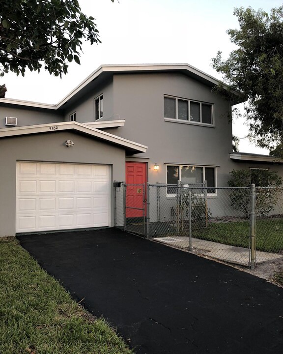 Photo of Buildings in Coral Ridge Isles