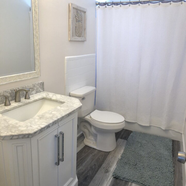 Photo of Bathroom in Coral Ridge Isles