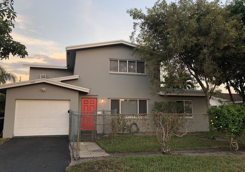 Photo of Buildings in Coral Ridge Isles