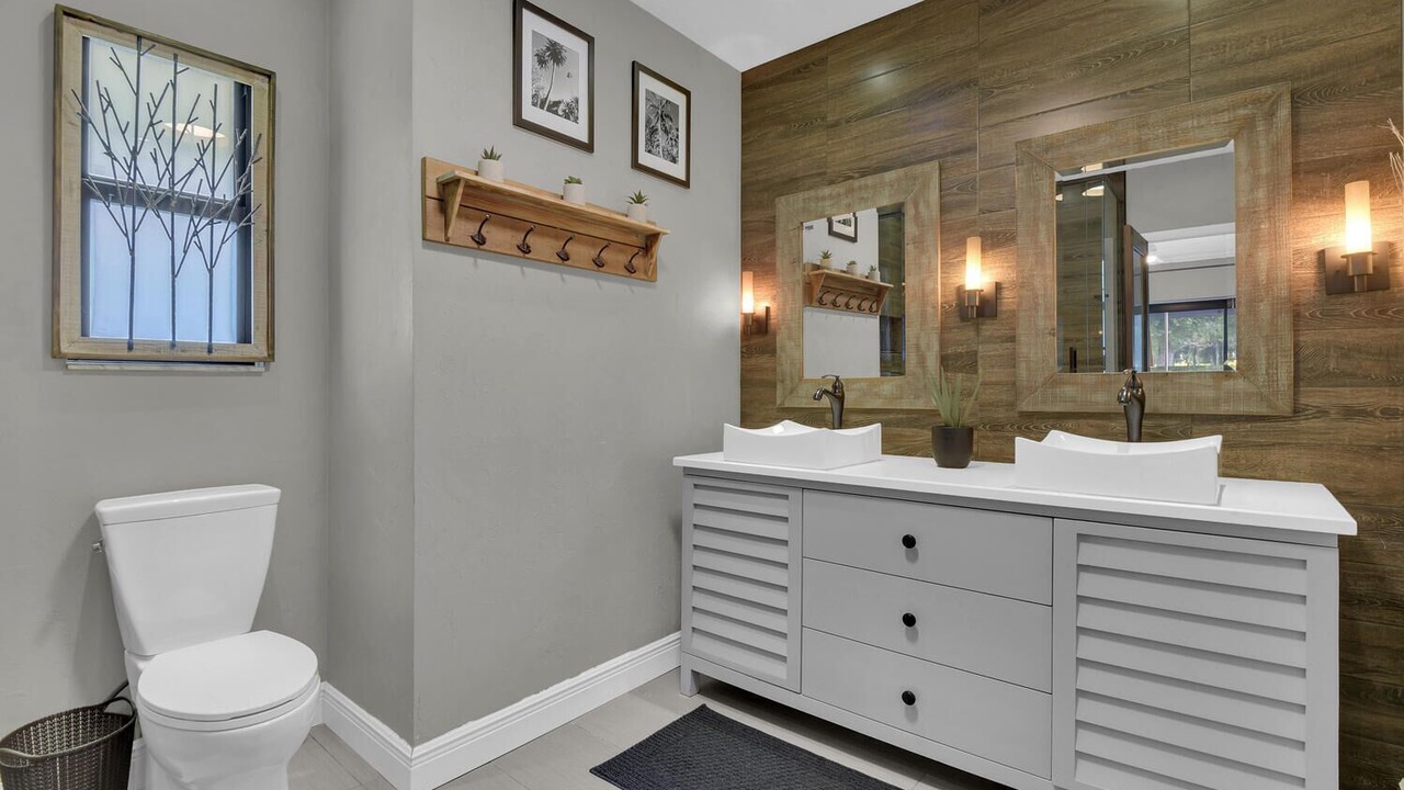 Photo of Bathroom in Lely Golf Estates