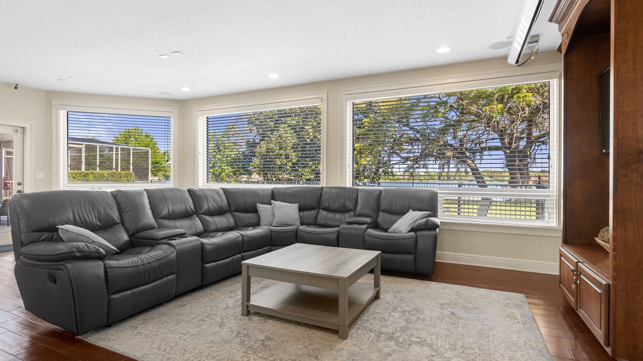 Photo of Livingroom in Cypress Gardens