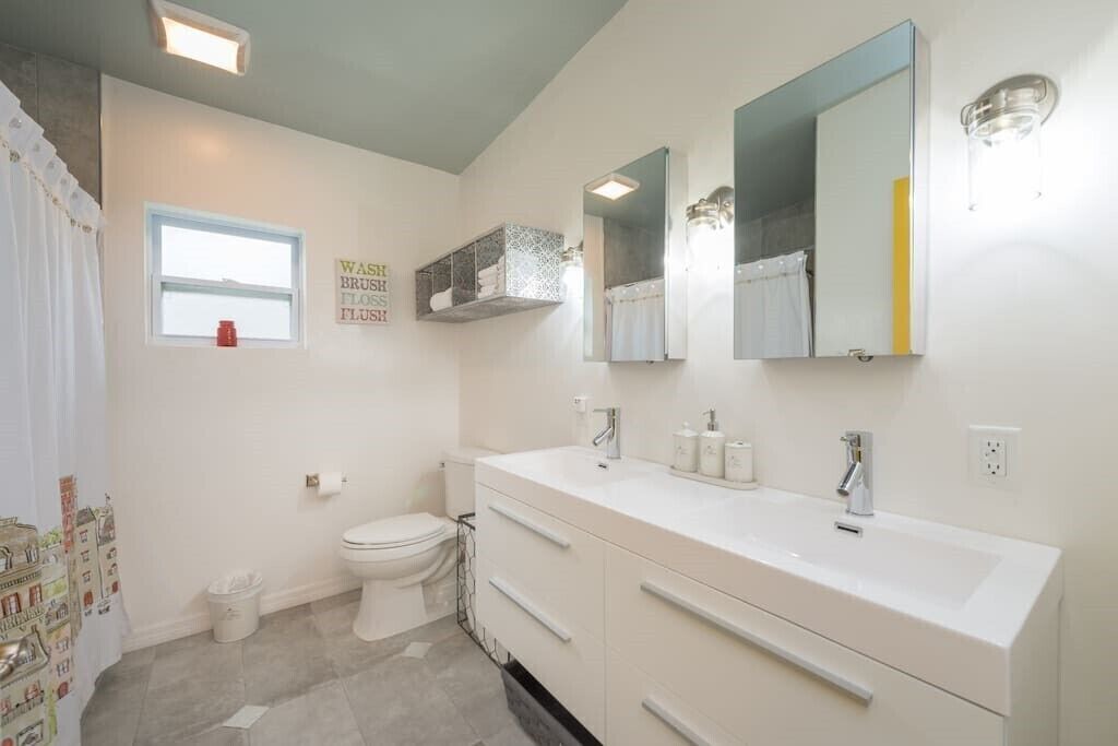 Photo of Bathroom in Audubon Park