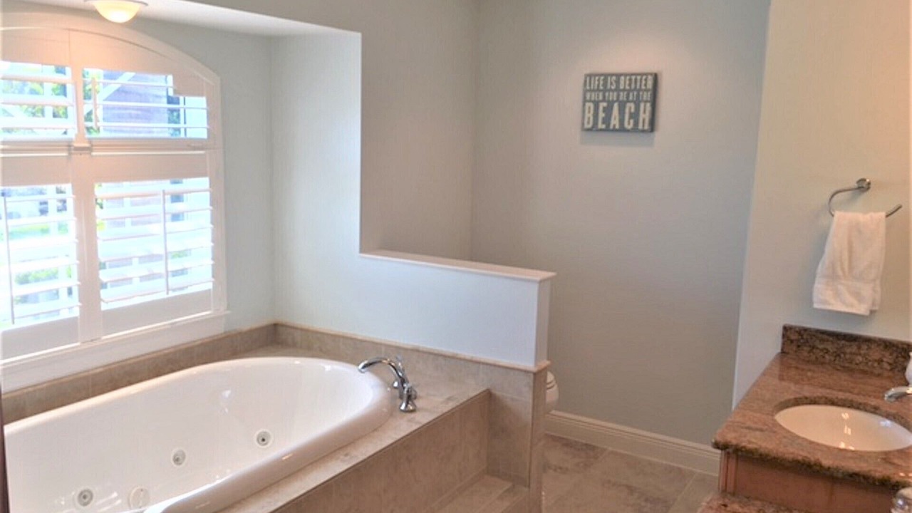 Photo of Bathroom in Beachview Country Club Estates
