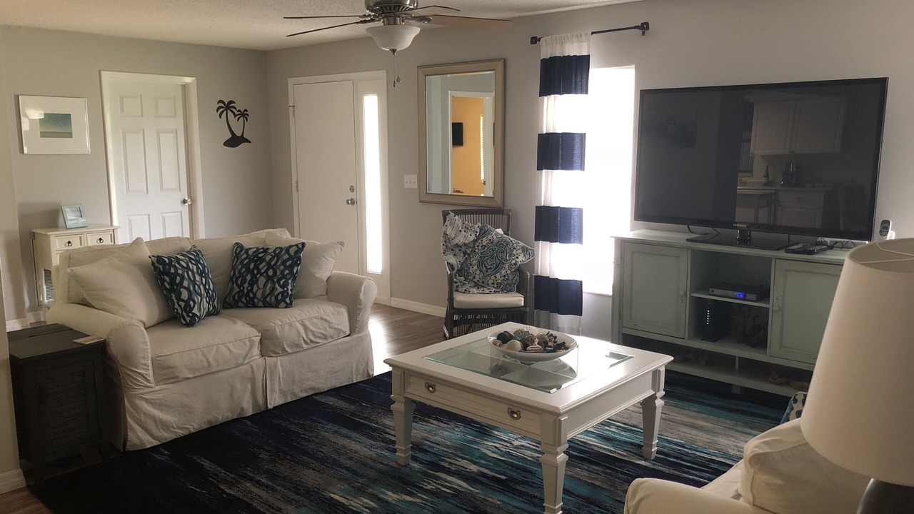 Photo of Livingroom in Indian Waters