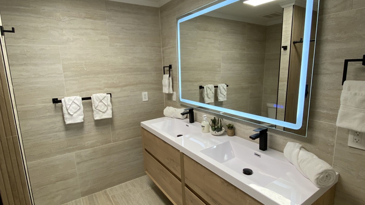 Photo of Bathroom in Caloosahatchee