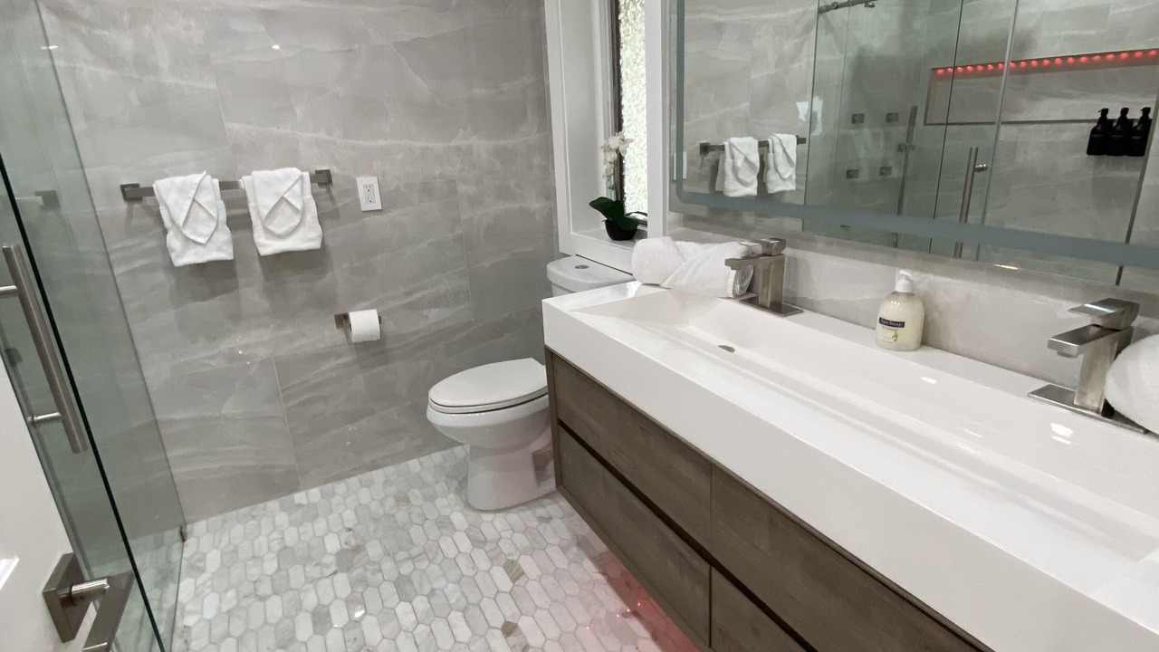 Photo of Bathroom in Caloosahatchee