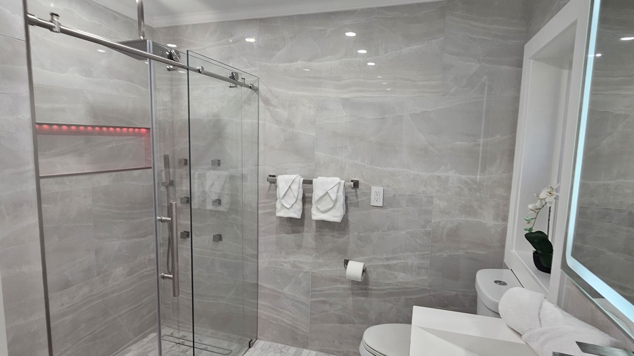 Photo of Bathroom in Caloosahatchee