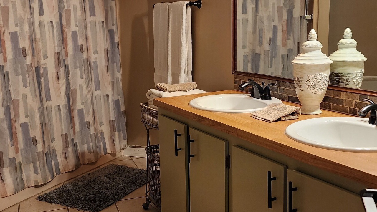 Photo of Bathroom in Glenwood