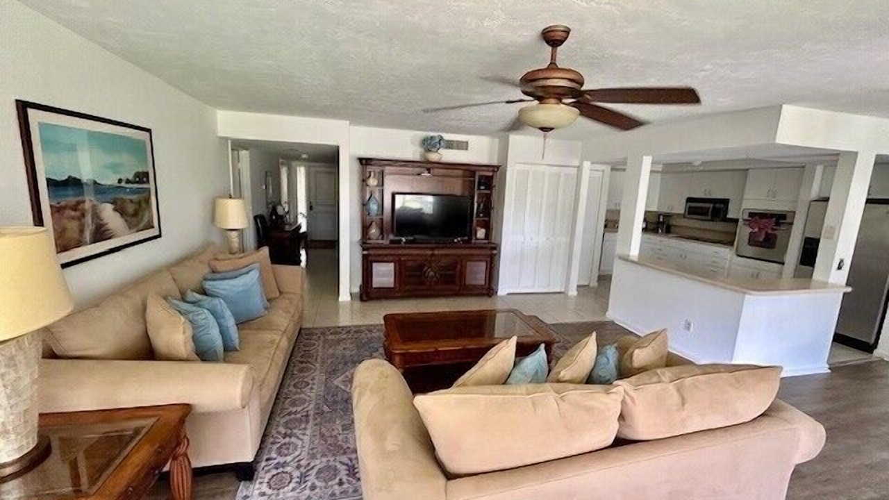 Photo of Livingroom in Pelican Bay