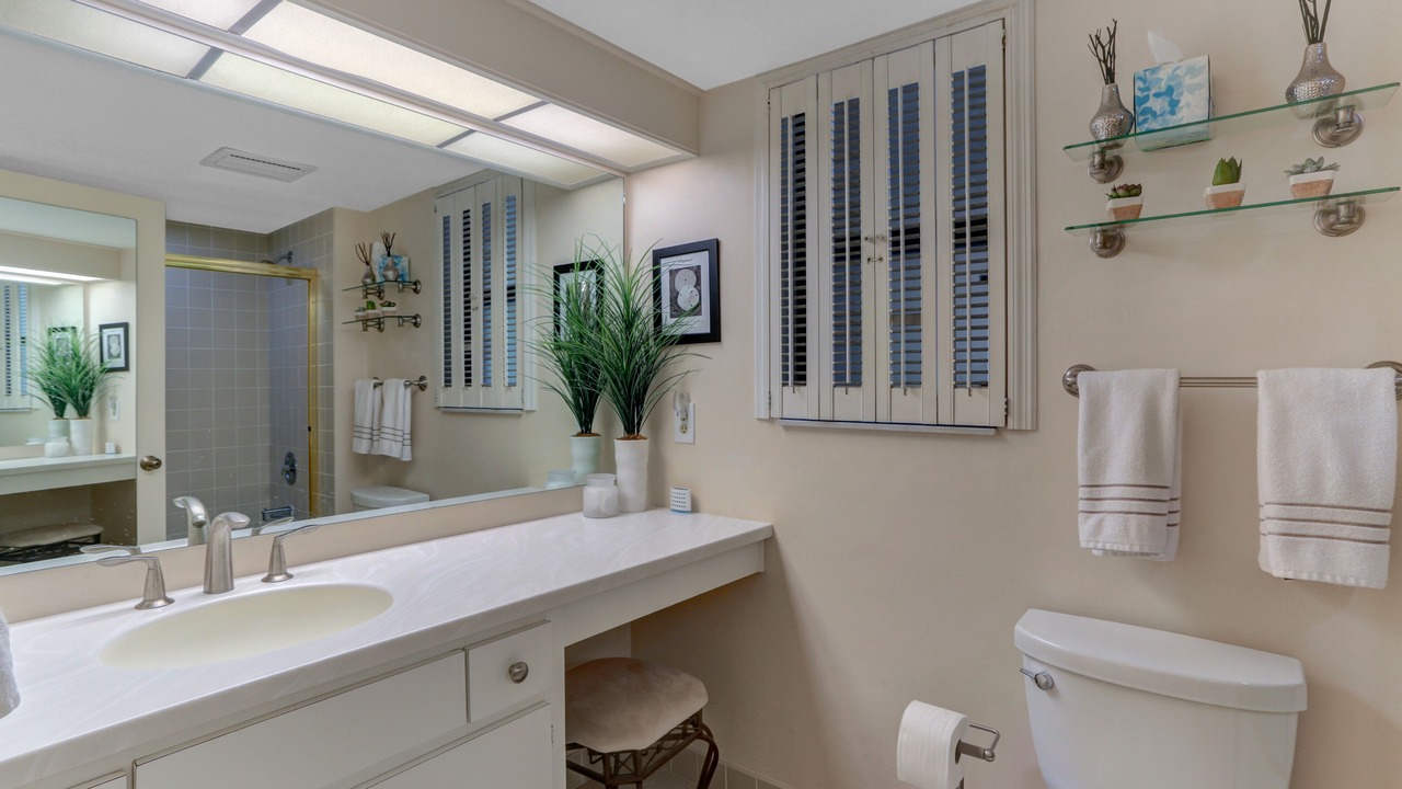 Photo of Bathroom in Pelican Bay