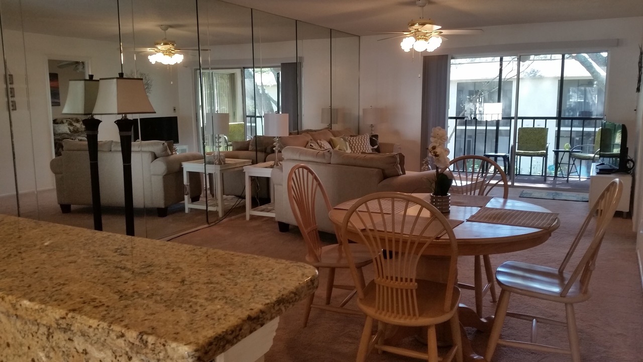 Photo of Livingroom in East Lake Woodlands