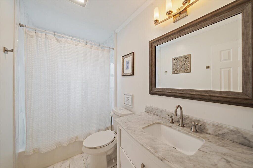 Photo of Bathroom in South Gate Ridge