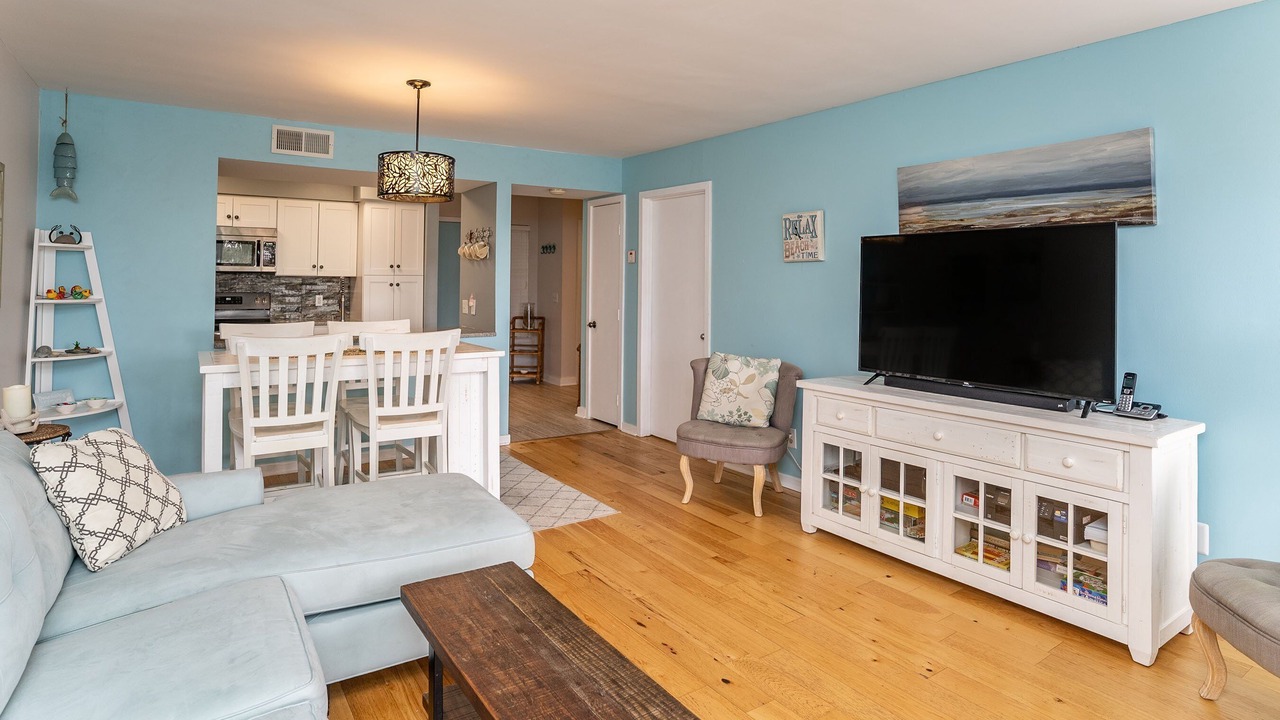 Photo of Livingroom in Oceanmarsh Subdivision