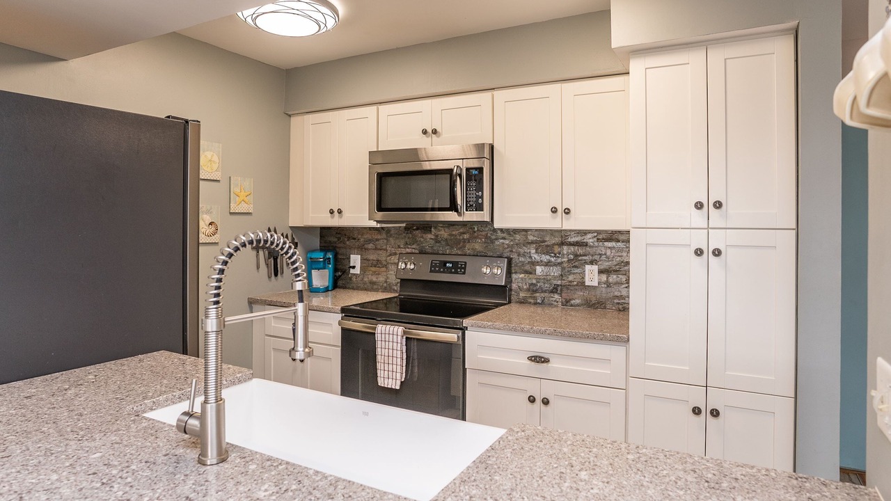 Photo of Kitchen in Oceanmarsh Subdivision