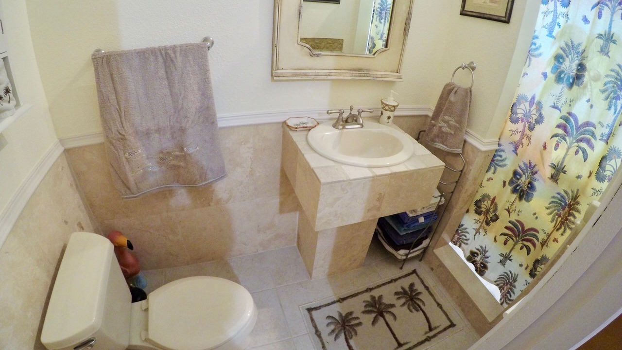 Photo of Bathroom in Marathon