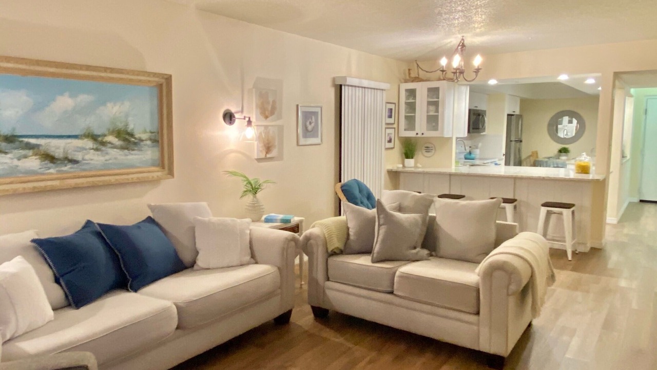 Photo of Livingroom in Gulf Gate Estates
