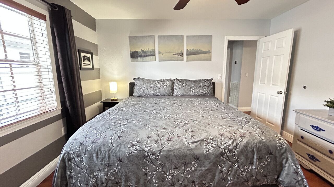 Photo of Bedroom in Olympia Heights