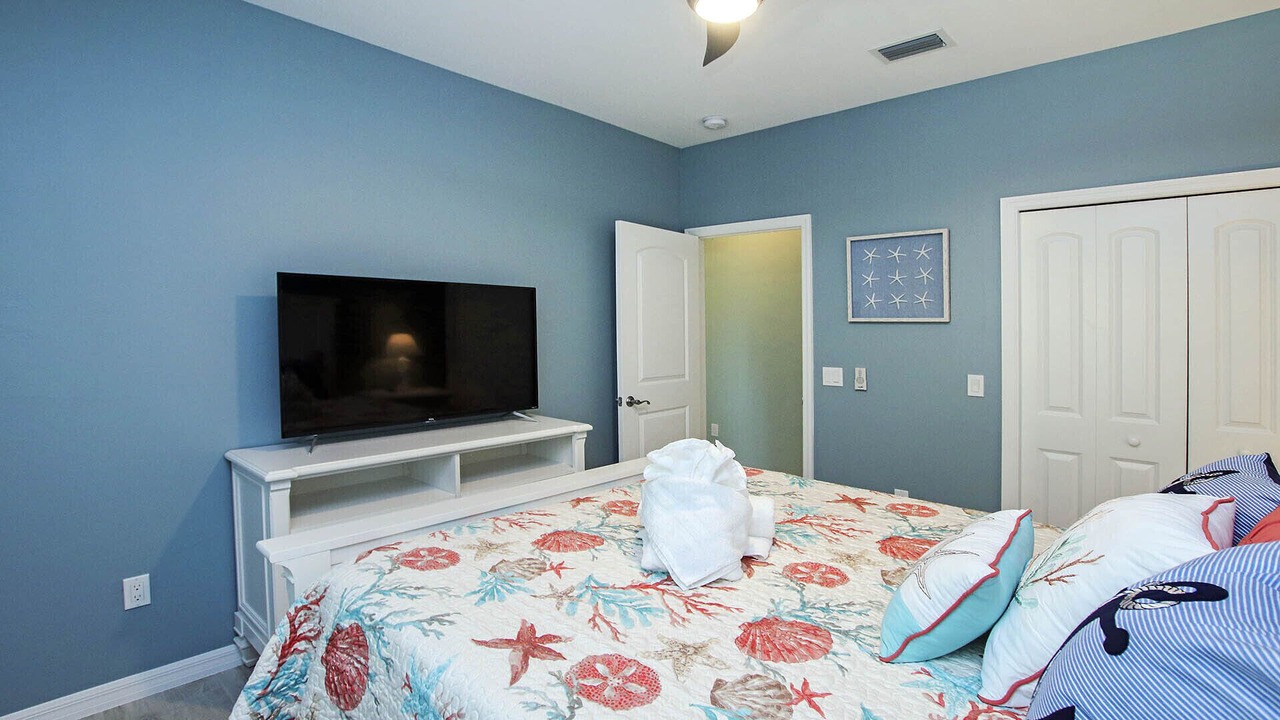 Photo of Bedroom in Mid Island