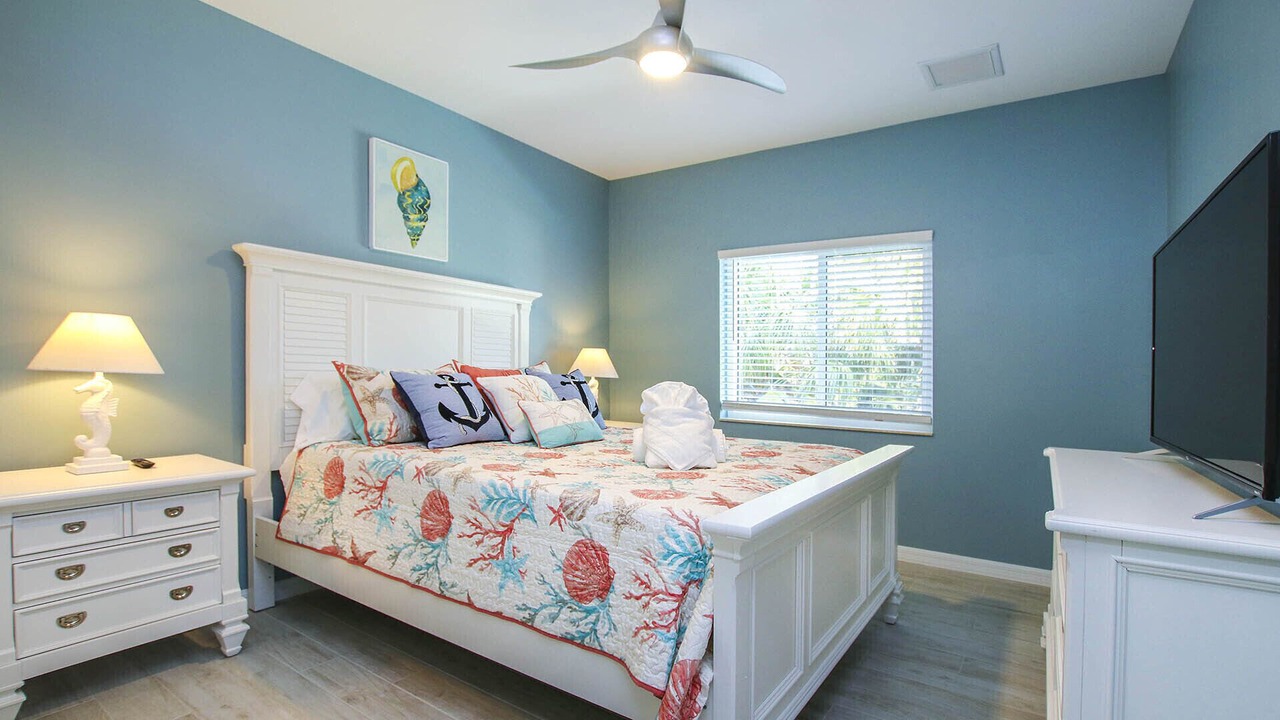 Photo of Bedroom in Mid Island