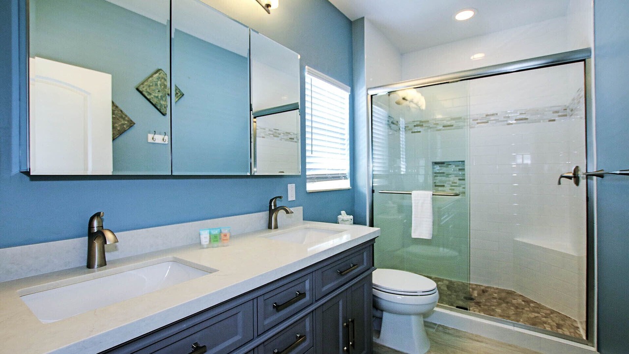 Photo of Bathroom in Mid Island
