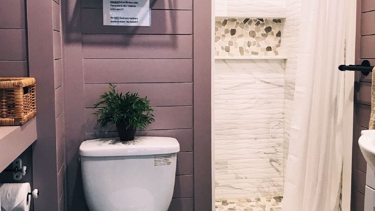 Photo of Bathroom in Altamont Manor