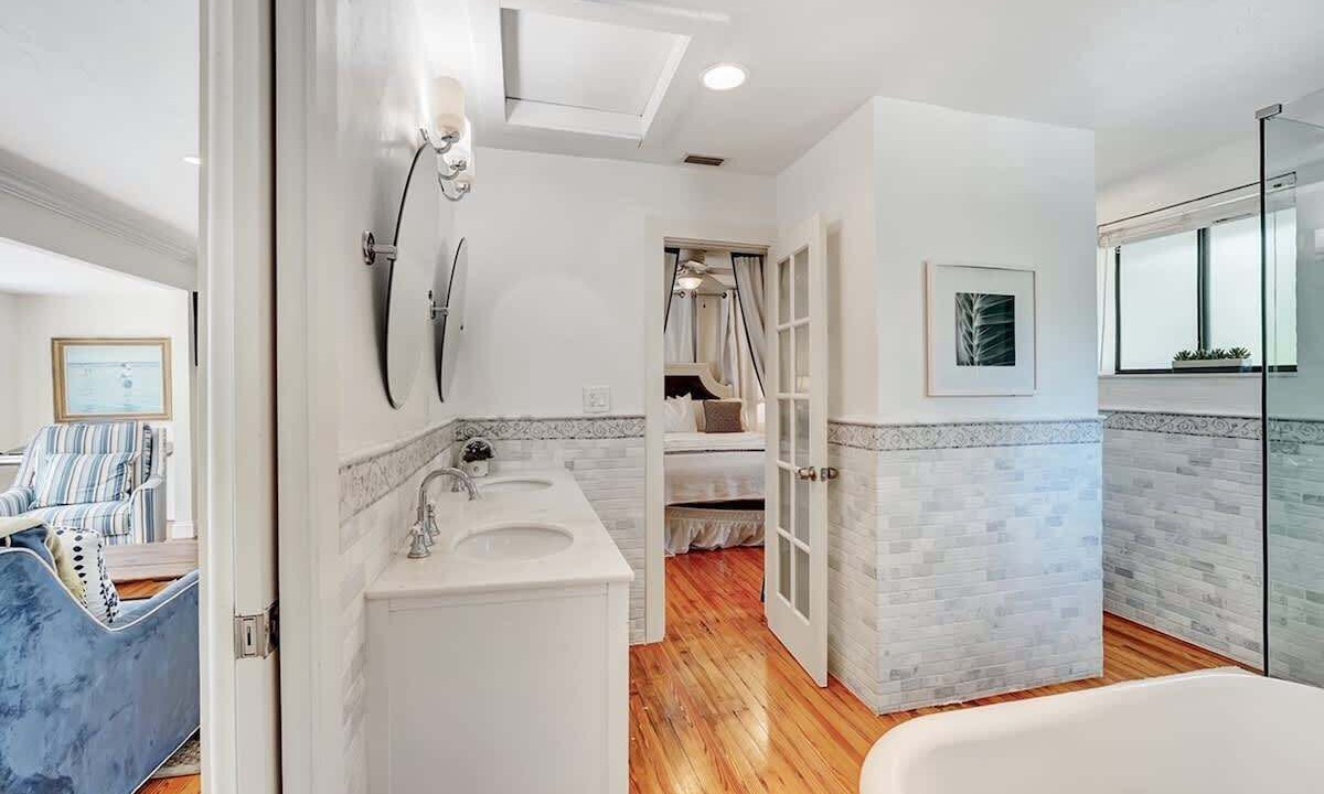 Photo of Bathroom in Flamingo Parks