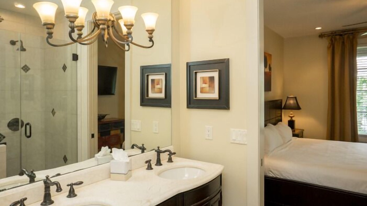 Photo of Bathroom in Baytowne Wharf