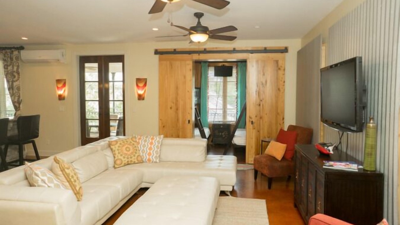 Photo of Livingroom in Baytowne Wharf