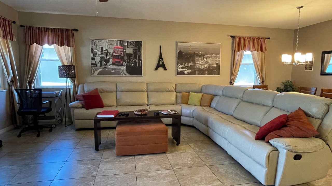Photo of Livingroom in Crystal Cove