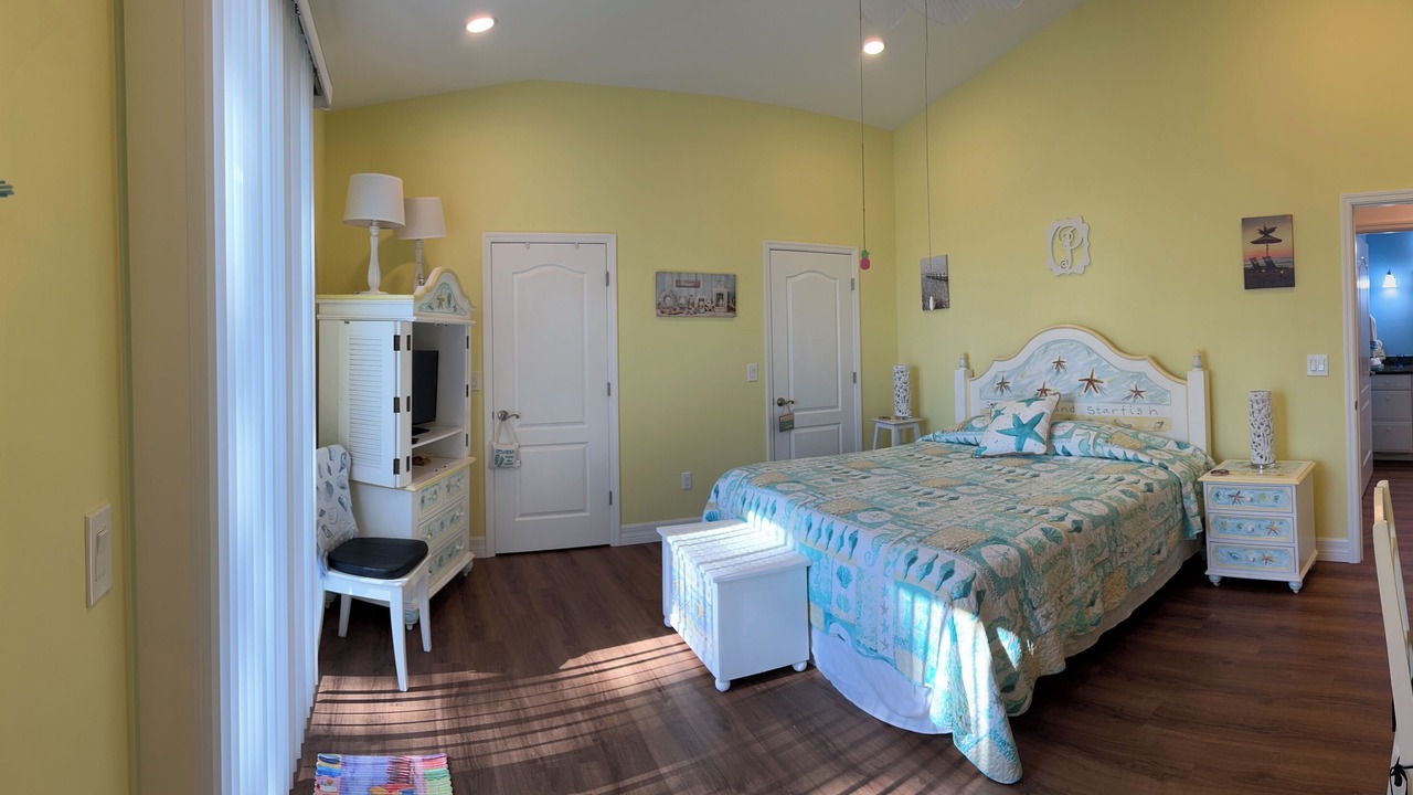 Photo of Bathroom in Mid Island