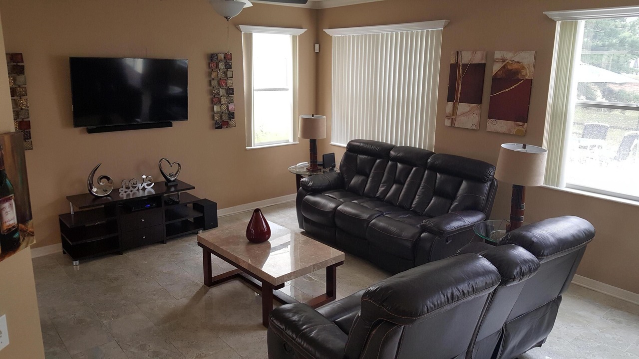 Photo of Livingroom in Windwood Bay