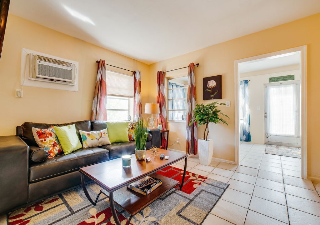 Photo of Livingroom in Edgewood