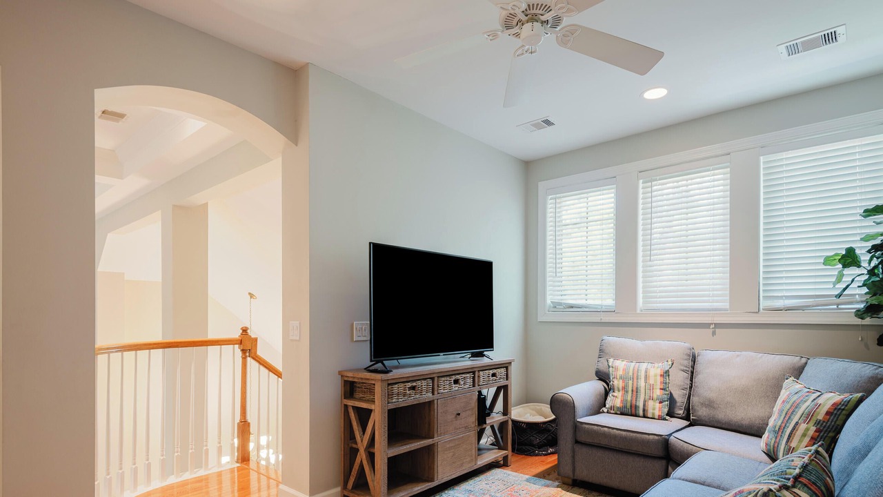 Photo of Livingroom in Folly Field