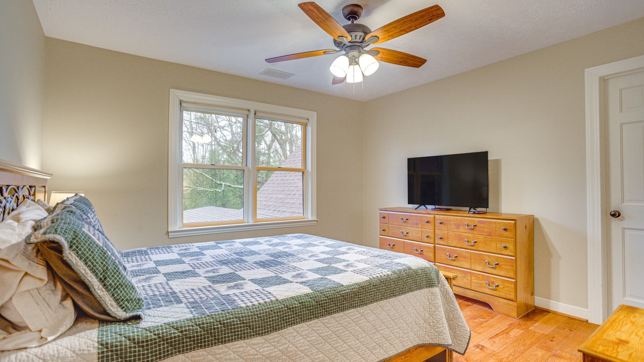 Photo of Bedroom in Dahlonega