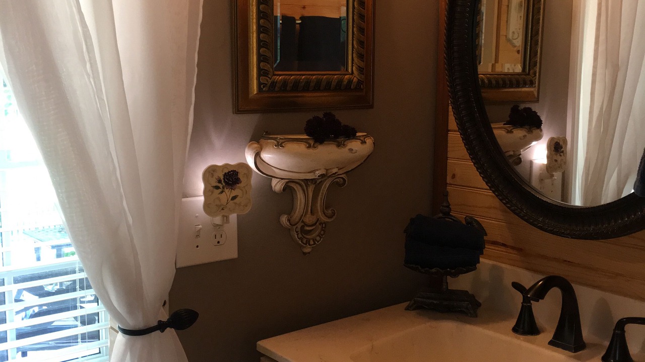 Photo of Bathroom in Girvin
